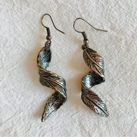 Bohemian Twisted Feather Dangly Earrings - Picture 1 of 4